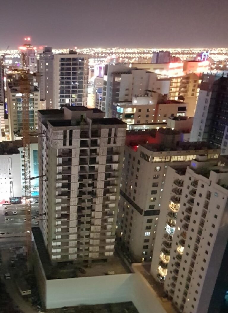 22 storeys Building - Juffaier